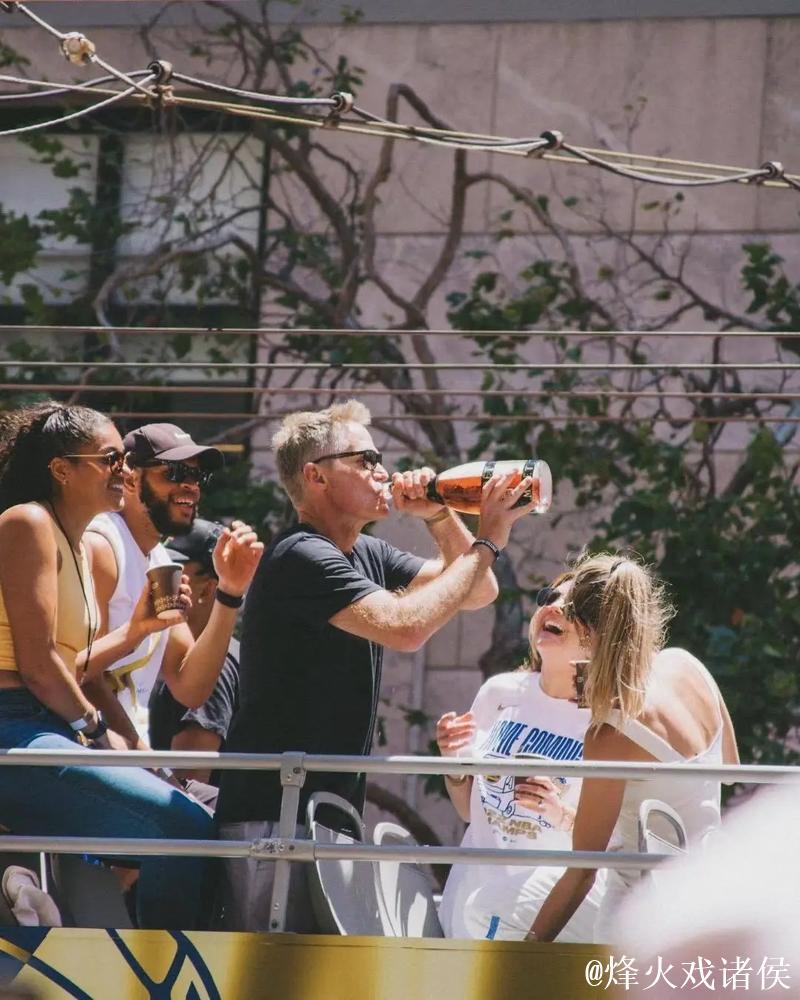 库里21分难挡亚历山大52分 勇士险胜雷霆豪取2连胜 库里21分难挡亚历山大52分 勇士险胜雷霆豪取2连胜